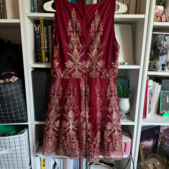 Alter’d State Sz large Burgandy and Gold Lace Sleeveless Dress V neck. - Picture 4 of 9